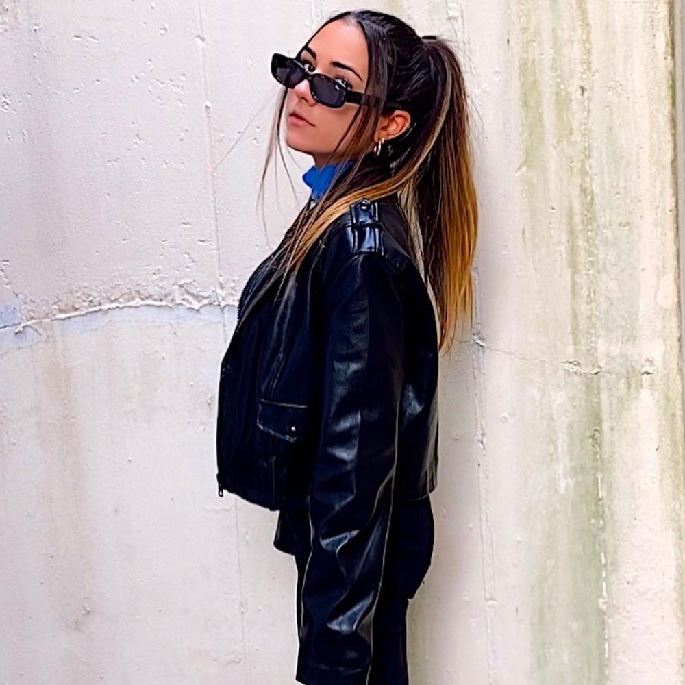 Meet your Posher, Eleanna